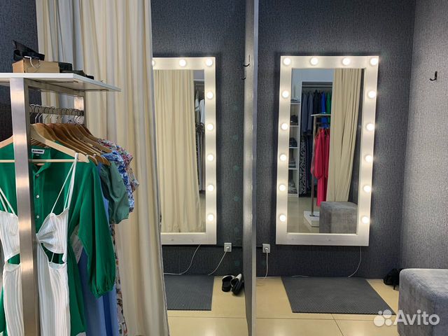 Магазин одежды в ТЦ, чистая прибыль 100к объявление продам