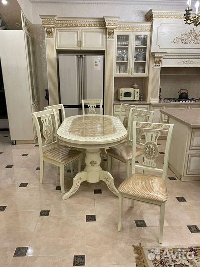 Столы и стулья новые Кухонный стол и стулья