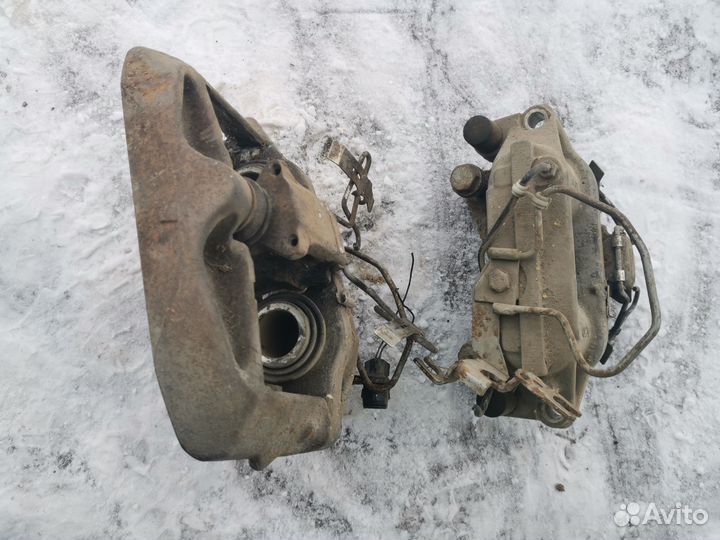 Комплект передних суппортов на Ауди а6 offroad