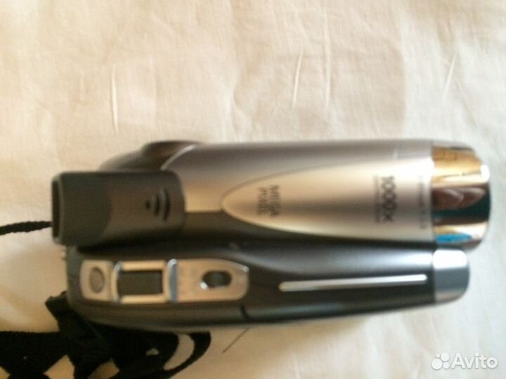 Продаю Видеокамеру новую