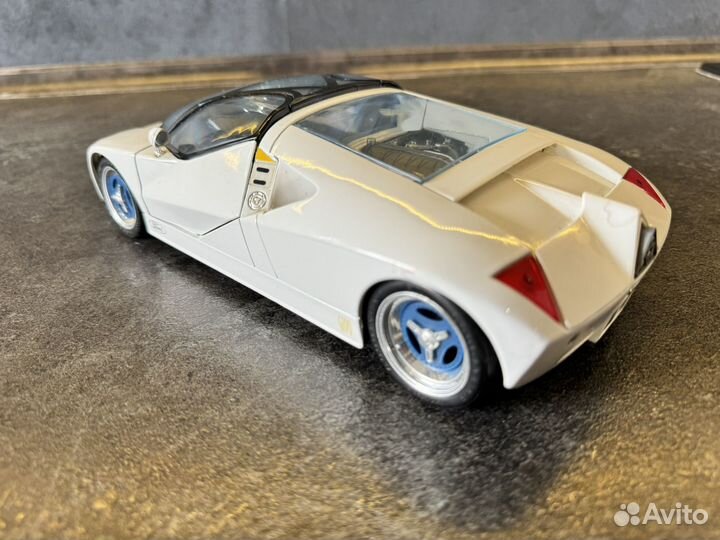 1:18 ford scale maisto