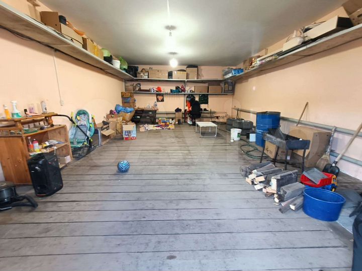 Гараж, > 30 м²