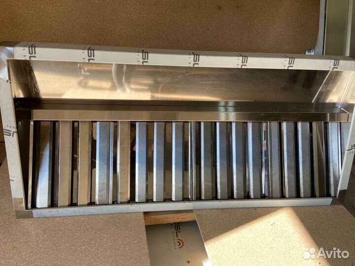 Зонт вытяжной пристенный из нержавеющей стали