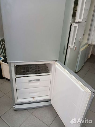 Холодильник zanussi