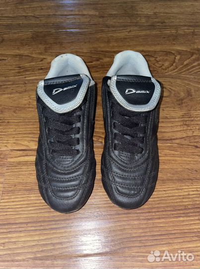 Футбольные бутсы, защита голени