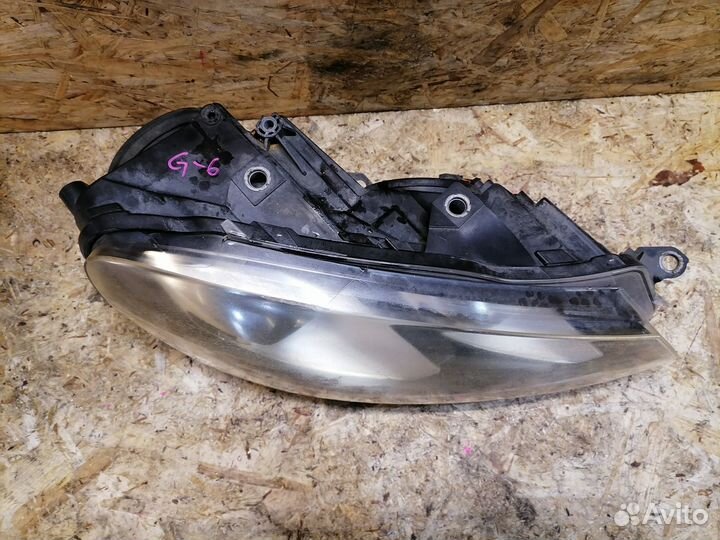 Фара правая ксенон Volkswagen Golf 6