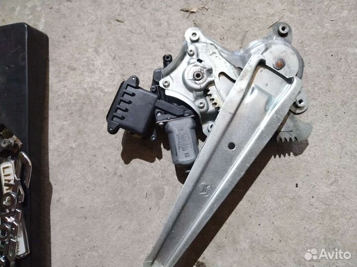 Стекло задней левой двери камри 40