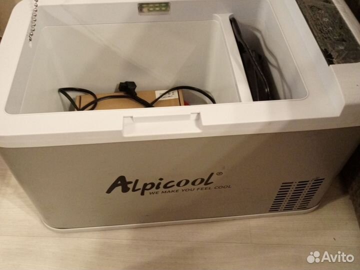 Авто холодильник компрессорный. 220;24;12в