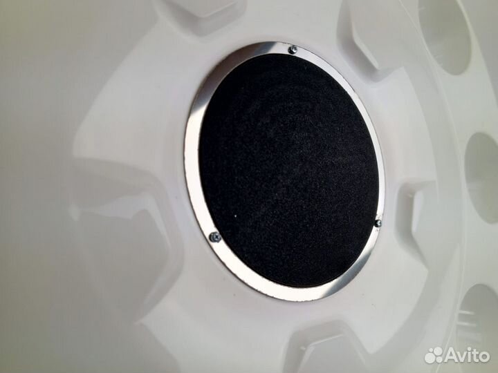 Колпаки 22.5 белые с ободком из нержавейки