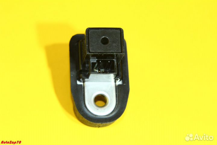 Nissan Patrol (Y62) Концевик двери