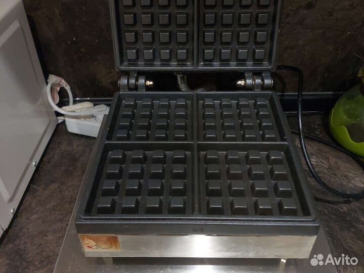 Электровафельница б/у в отличном состоянии
