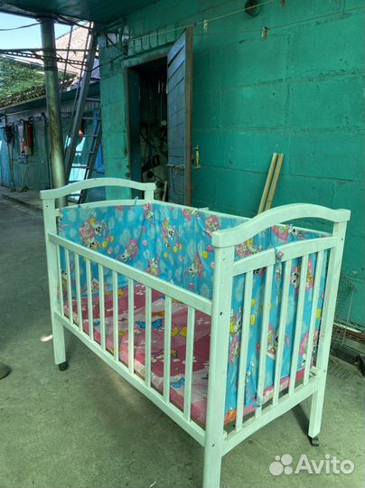 Детская кроватка