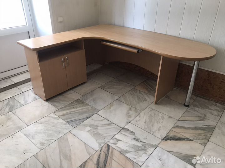 Стол офисный угловой