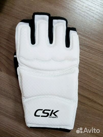 Перчатки для единоборств