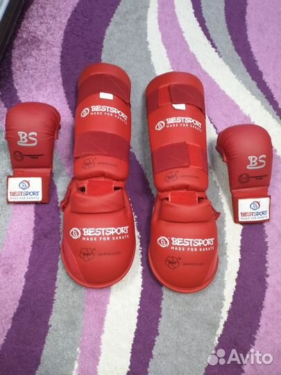 Продаётся кимоно, защита на ноги и перчатки