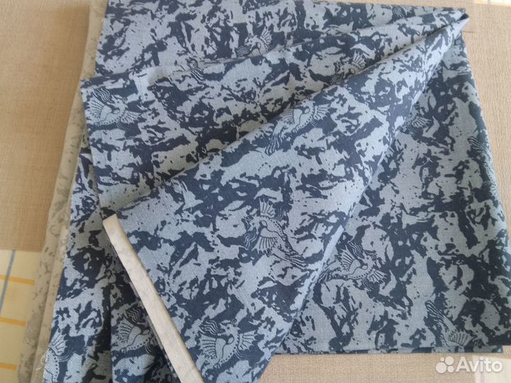 Отрез ткани джинса с рисунком