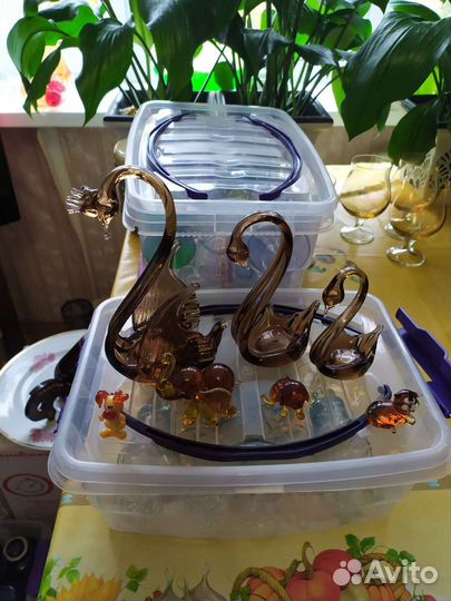 Статуэтки. Цветное стекло и фарфор