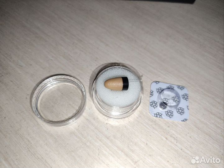 Мини видеокамера и мини наушники