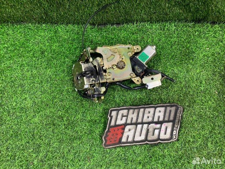 Замок двери задний левый Nissan Elgrand MNE51