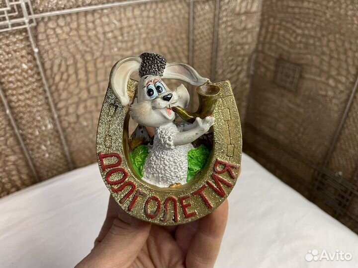 Сувенир на удачу зайчик с подковой и рог изобилия