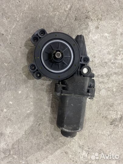 Моторчик стеклоподъемника перед. правый Киа Рио 3