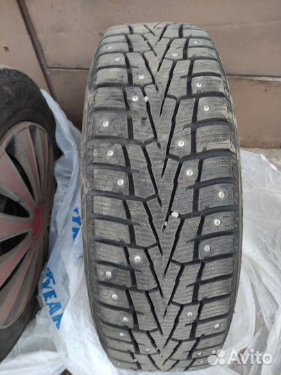 Зимние шины на дисках 195 65 R15. От Лада Веста