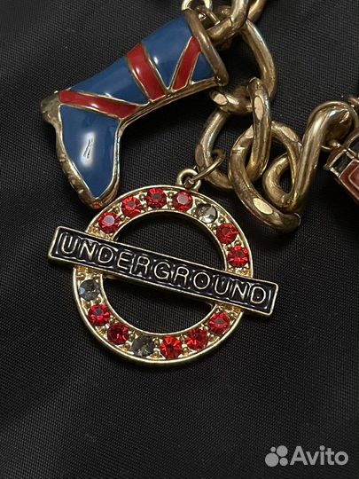 Бижутерия из Парижа, Лондона