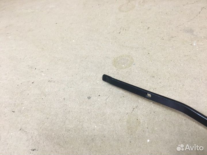 Поводок дворника левый Renault Logan 2 2014