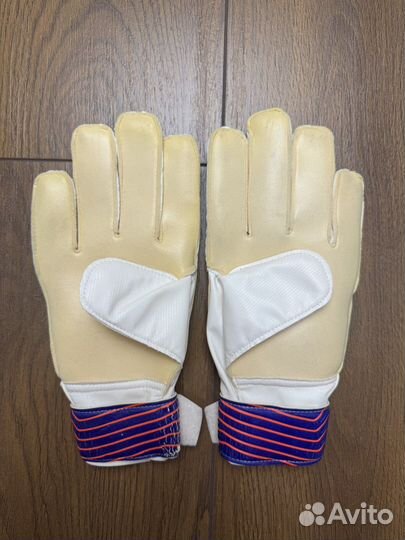 Вратарские перчатки Adidas Fingersave размер 8