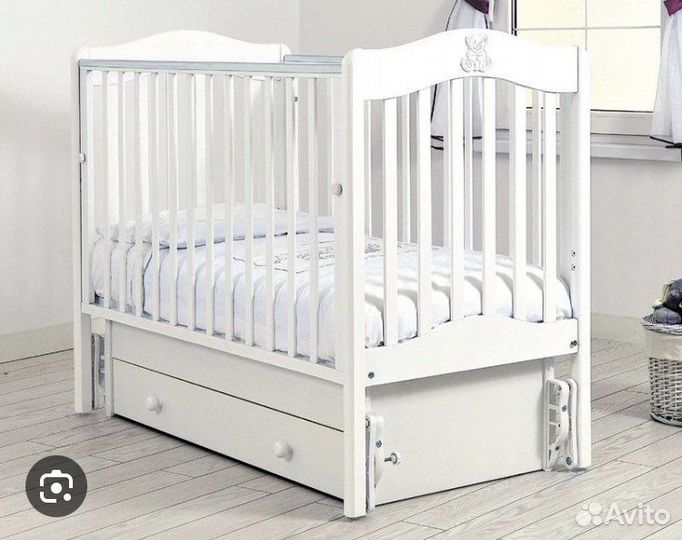 Кроватка детская с маятником 160*80