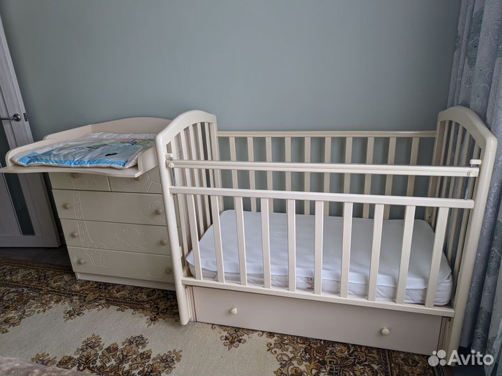 Пеленальный комод детская кровать с маятником