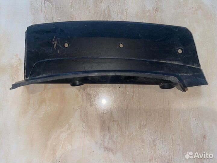 Накладка двери багажника задняя левая Mitsubishi