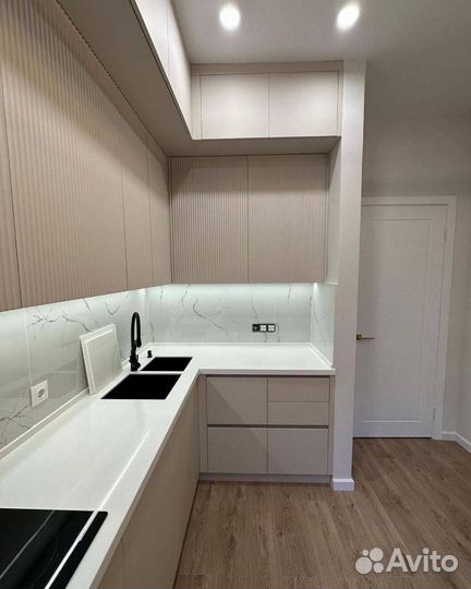 Кухня в потолок в 2 ряда под ключ