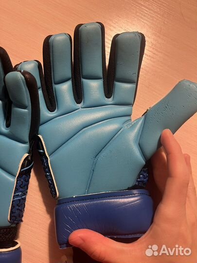 Вратарские перчатки