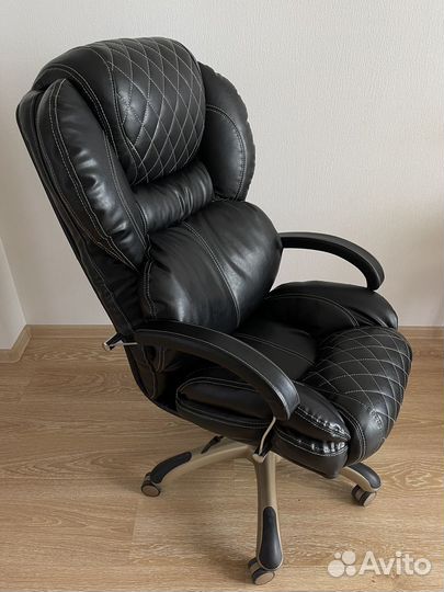 Кресло руководителя, офисное, черное, мягкое