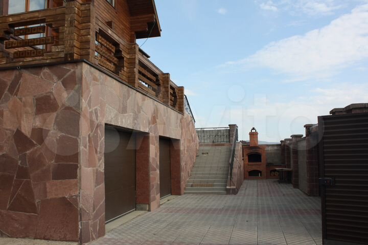 Дом 308 м² на участке 12 сот.