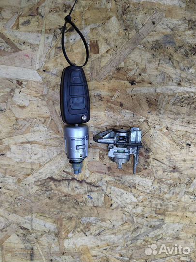 Личинки с ключом Ford focus 3