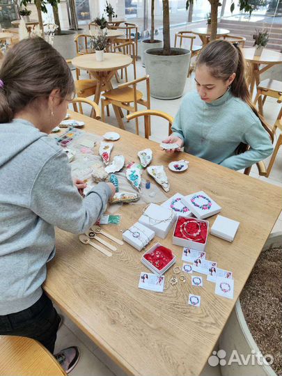 Детский мастер-класс по созданию украшений