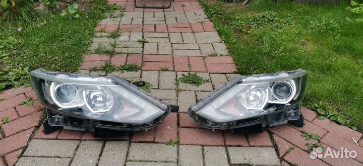 Левая фара Nissan Qashqai J11