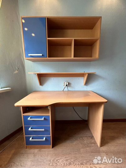 Детский письменный стол