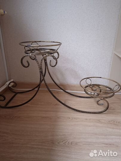 Подставка для цветов напольная металлическая