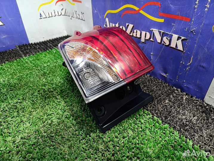 Стоп-сигнал задний левый Toyota Fortuner