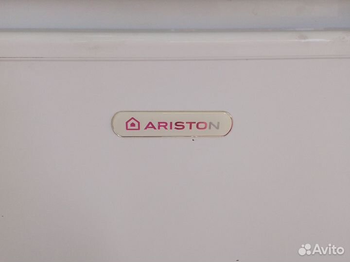 Холодильник ariston