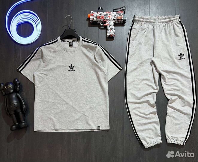 Спортивный костюм adidas