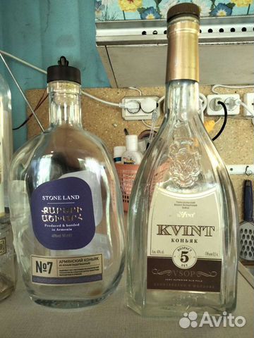 Бутылки Белуга, ликер, коньяк Страна камней