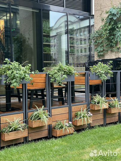 Искусственное озеленение входных групп и веранд