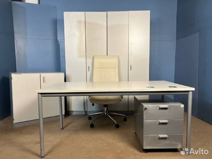 Офисная мебель белые комплекты б/у