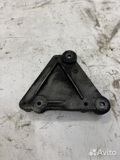 Кронштейн компрессора кондиционера opel astra j