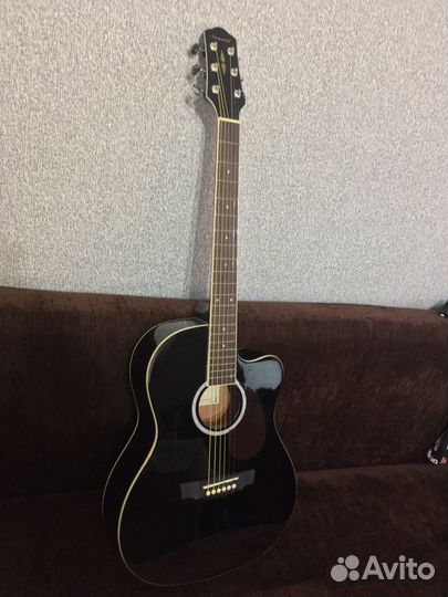 Акустическая гитара