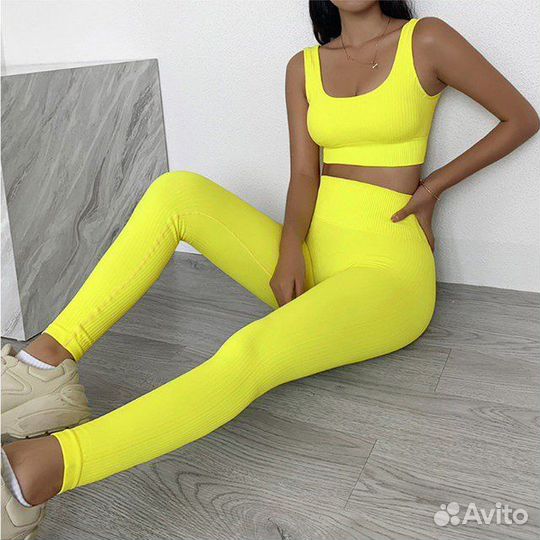 Леггинсы и топ для фитнеса